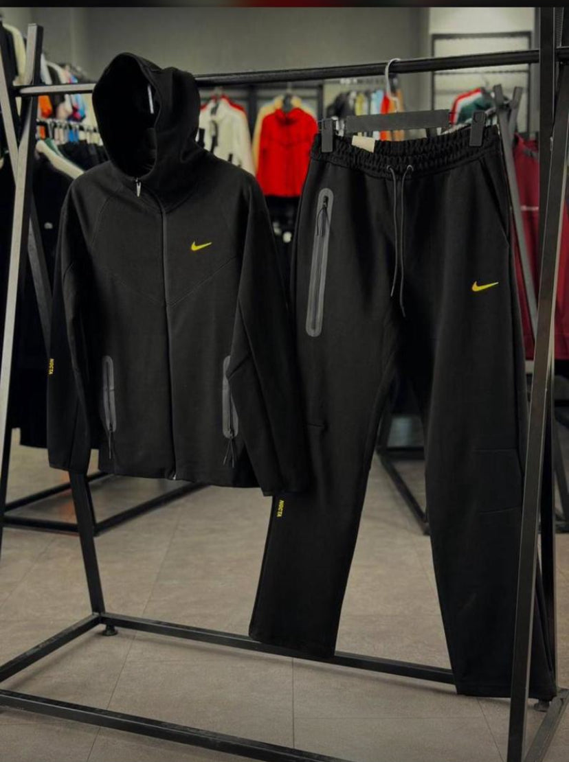 ENSEMBLE NIKE TECH