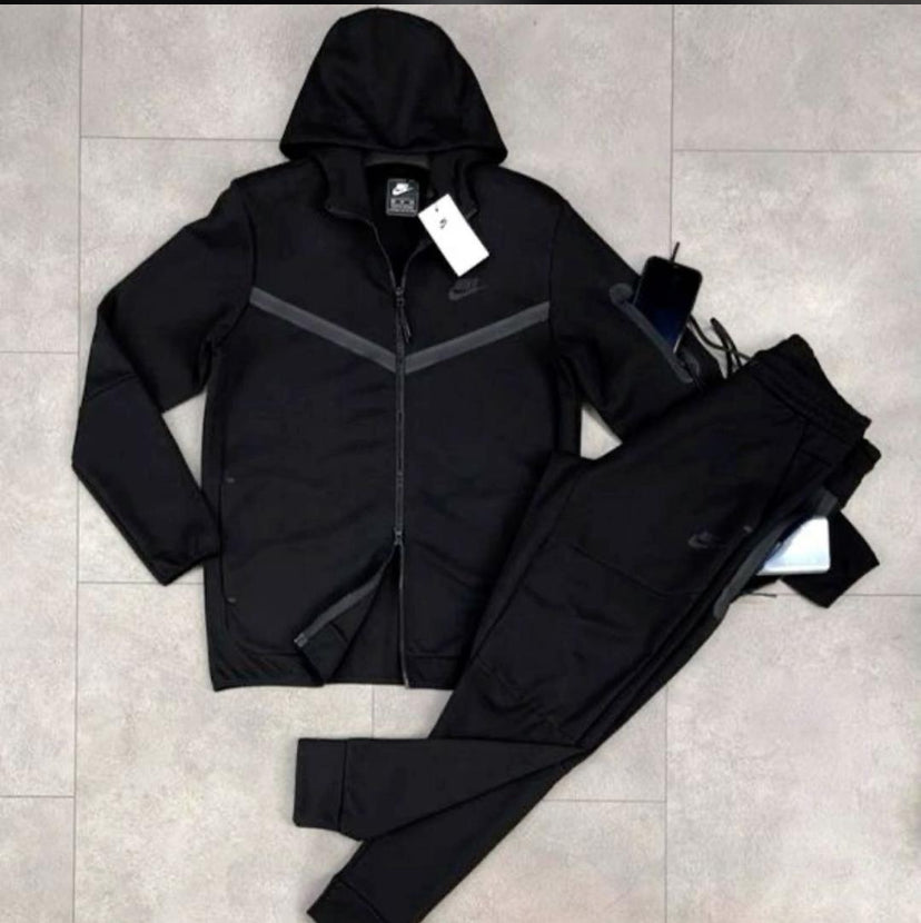 ENSEMBLE NIKE TECH