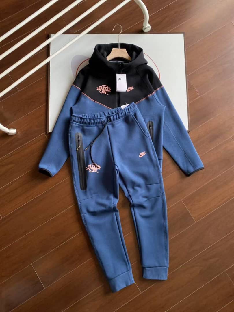 NIKE TECH FLEECE