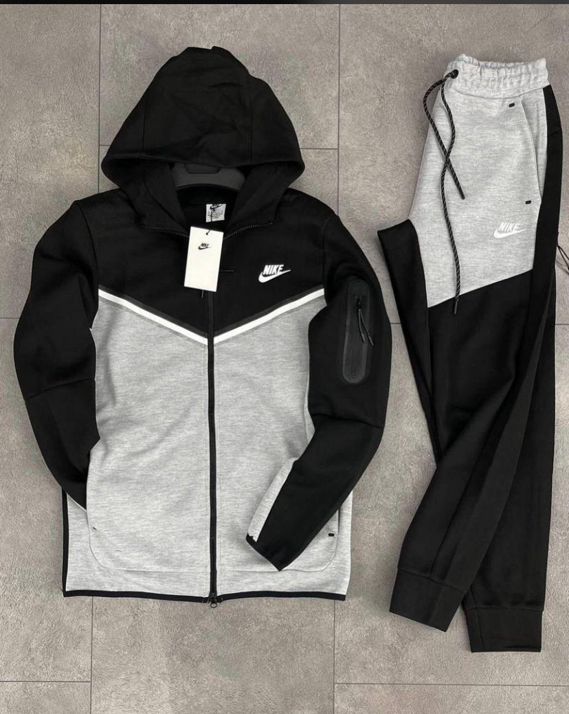 ENSEMBLE NIKE TECH