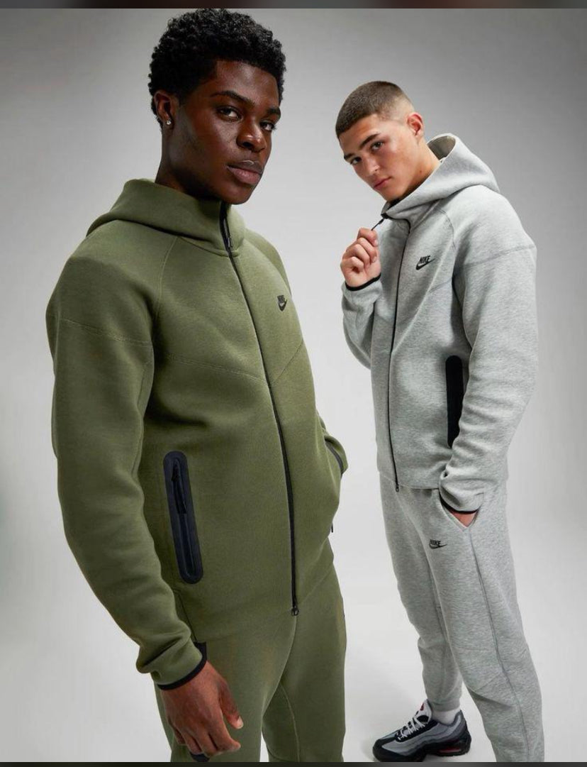 ENSEMBLE NIKE TECH