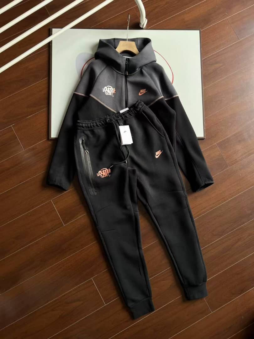 NIKE TECH FLEECE