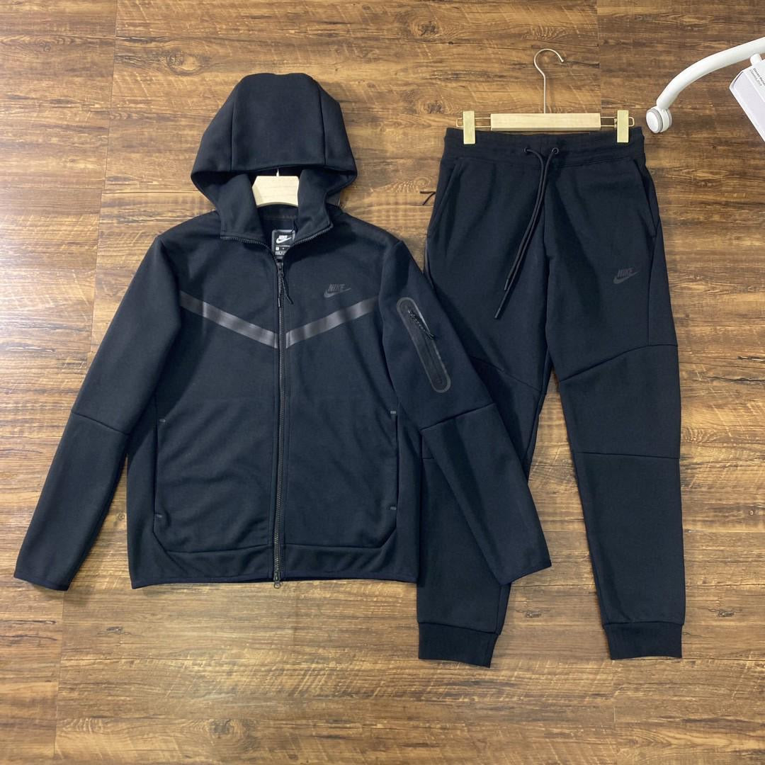 ENSEMBLE NIKE TECH