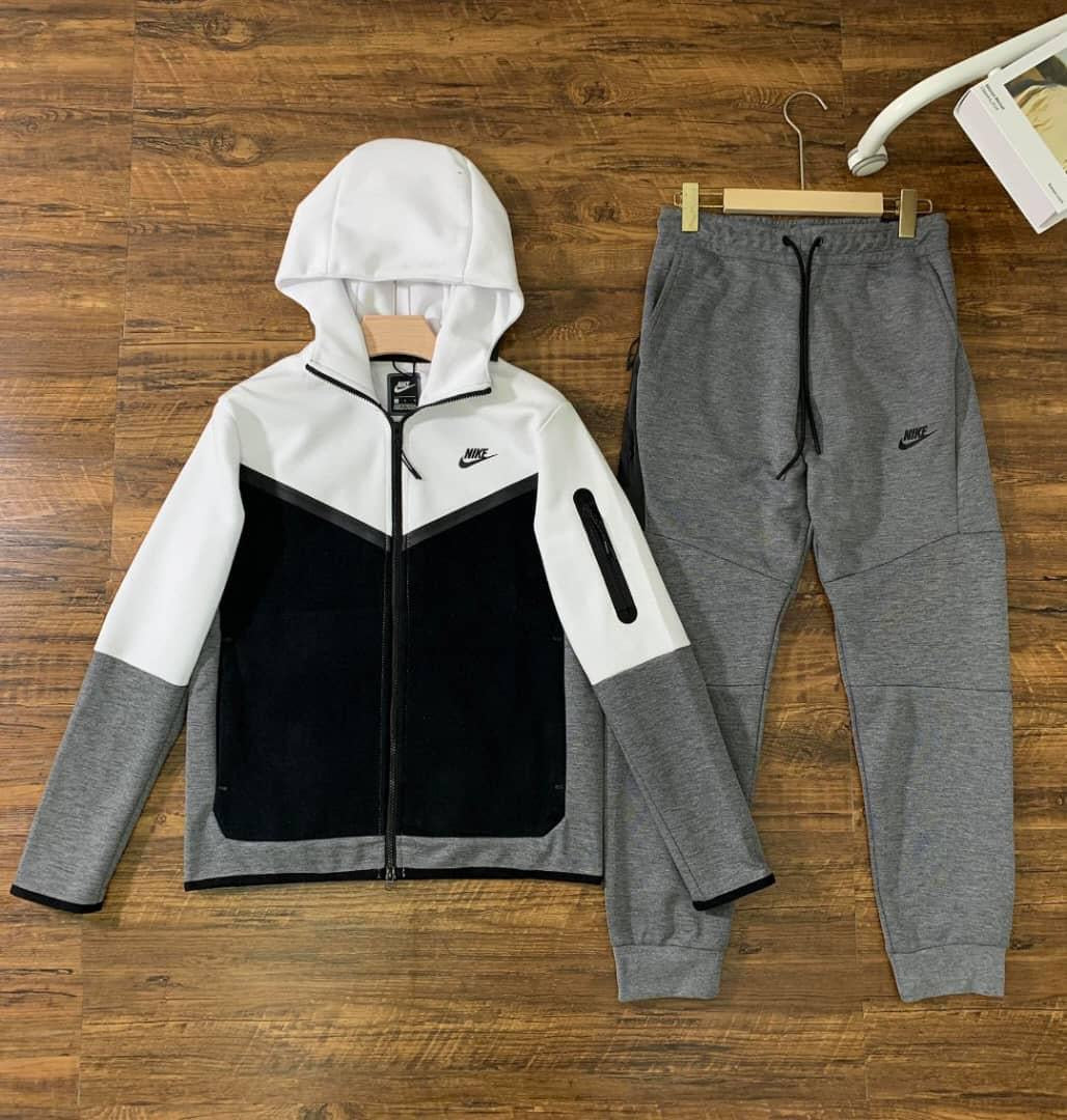 ENSEMBLE NIKE TECH