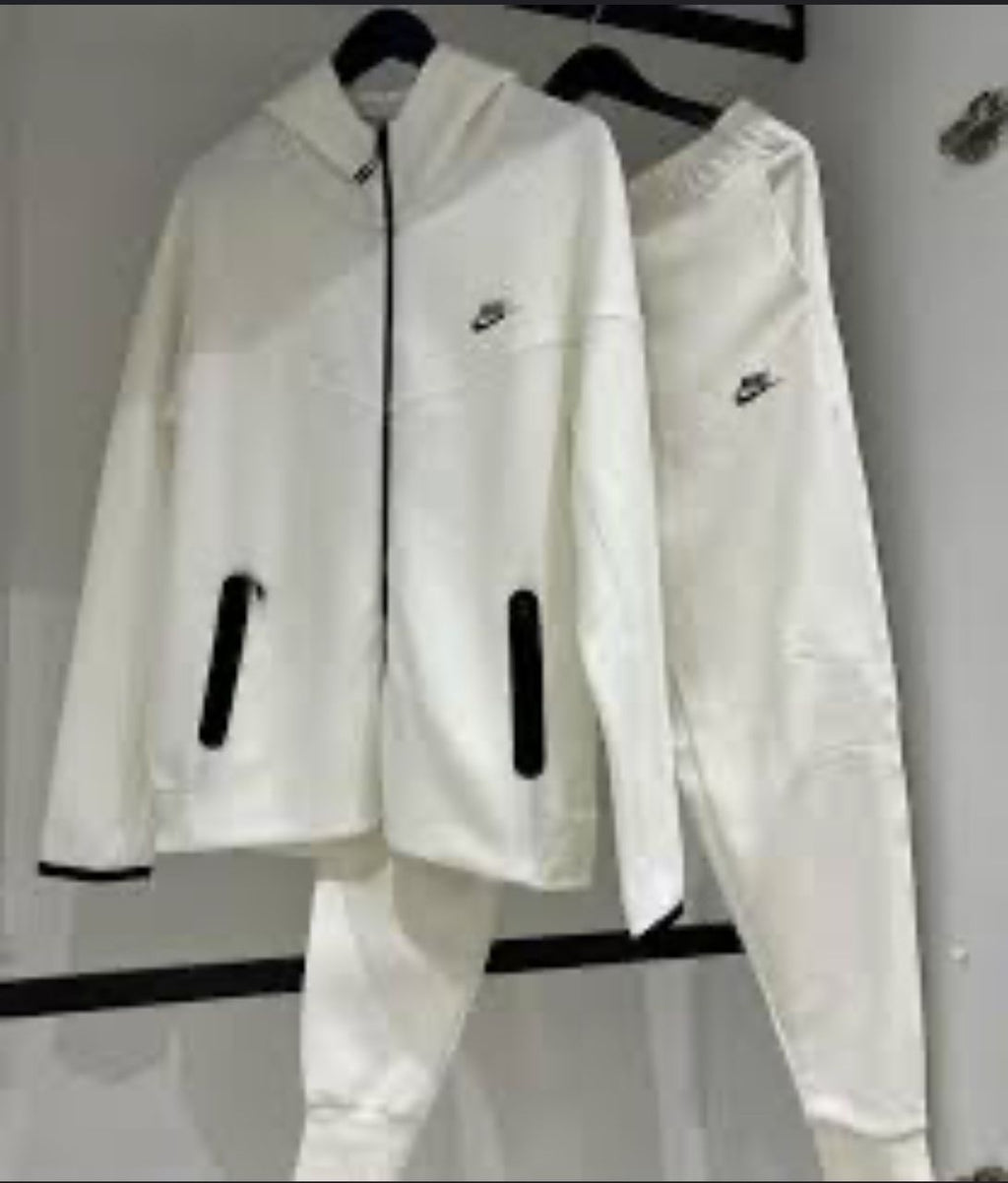 ENSEMBLE NIKE TECH