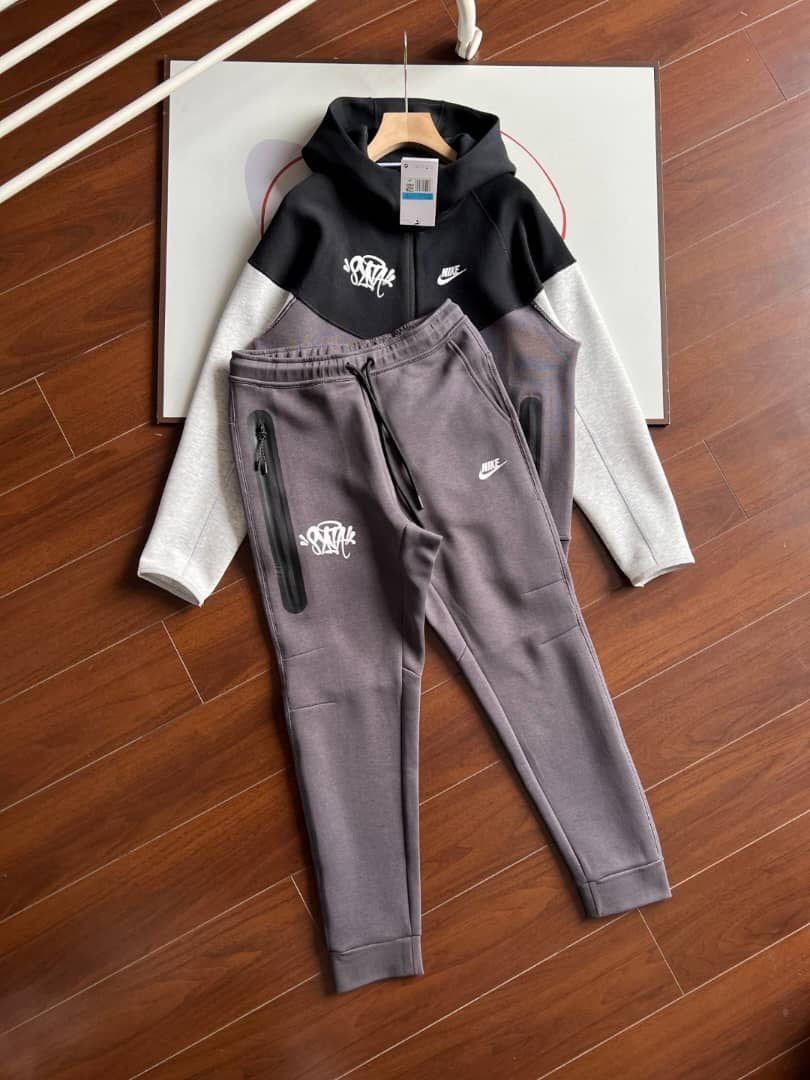 NIKE TECH FLEECE