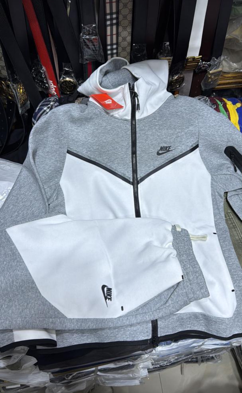 ENSEMBLE NIKE TECH