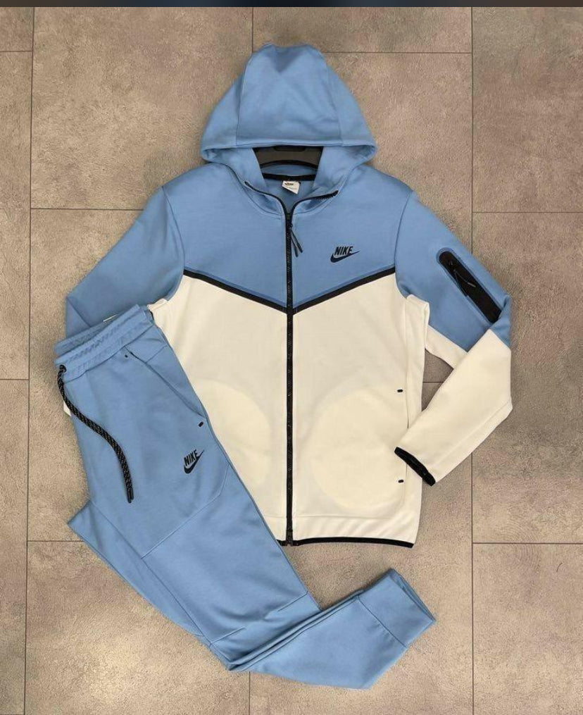 ENSEMBLE NIKE TECH